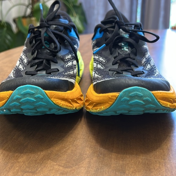 HOKA women’s Speedgoat 5 Code Sneakers size 7.5B - Picture 2 of 8